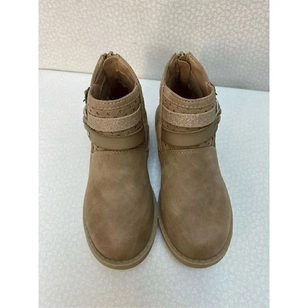 Blowfish Malibu GIRLS SIZE 2 Keeping Up-k Ankle Boot in Light Taupe Willow